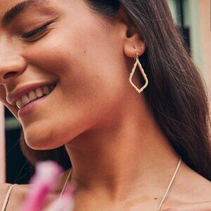 Kendra Scott Sophia Drop Earrings in Gold